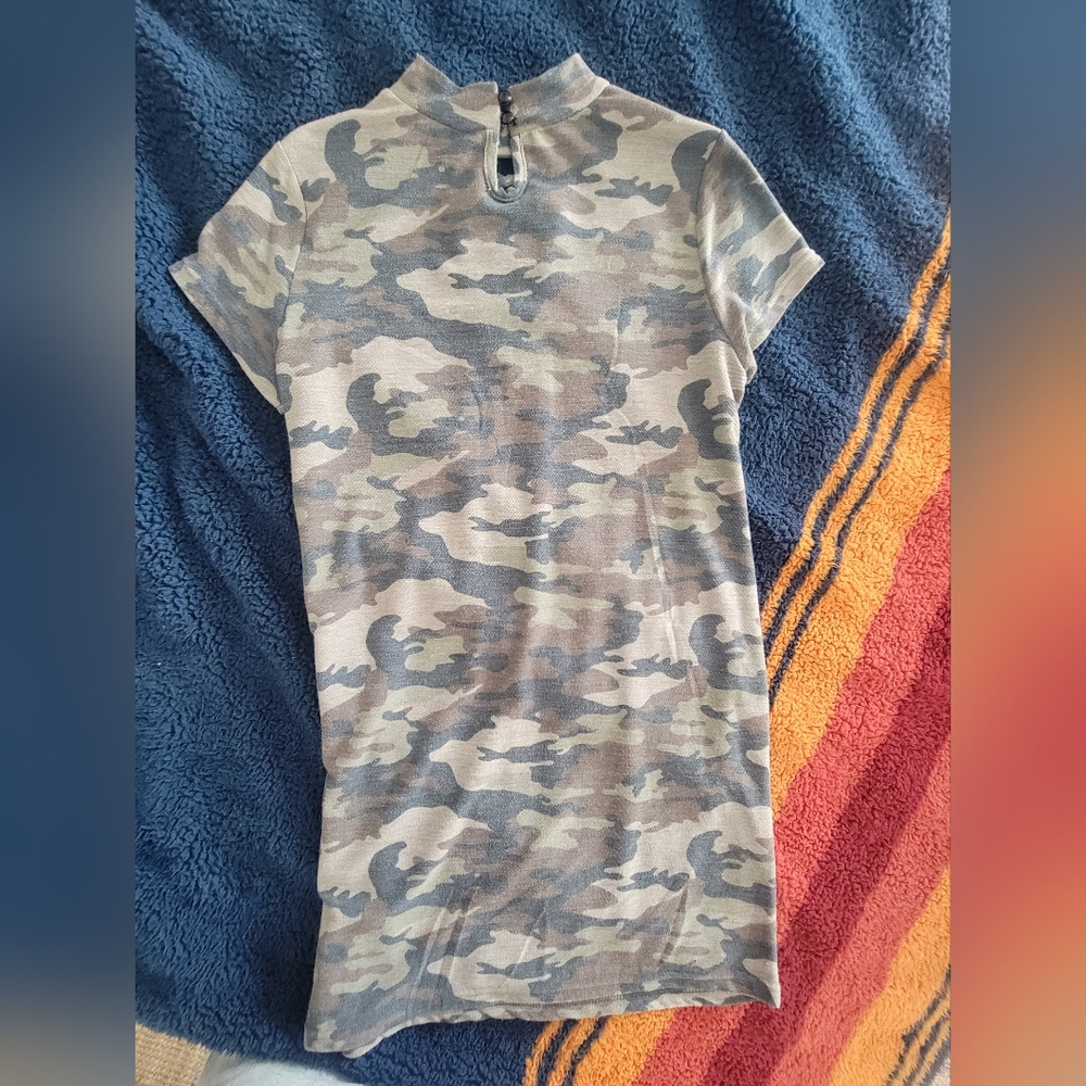 Alya Camo Mock-Neck Dress - Picture 2 of 9